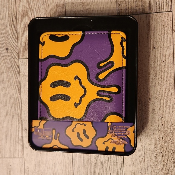 NWT ❗️ Buckle Down bifold wallet purple with yellow smiley face - Picture 2 of 11